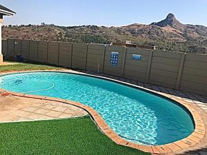 Swimming pool sa o malapit sa Mantenga Hillview