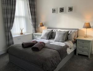 Postel nebo postele na pokoji v ubytování Deeside Snugs Apartments