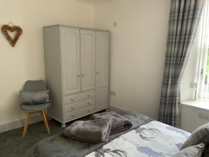 Postel nebo postele na pokoji v ubytování Deeside Snugs Apartments