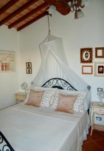 Ένα ή περισσότερα κρεβάτια σε δωμάτιο στο Bed and Breakfast Casale del Sole