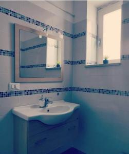 a bathroom with a sink and a mirror at B&B Casa Dolce Casa Monopoli in Monopoli