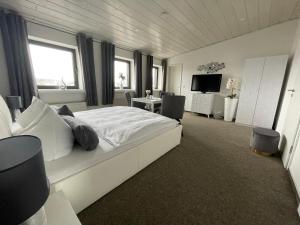 Hotel Schwanenburg tesisinde bir odada yatak veya yataklar