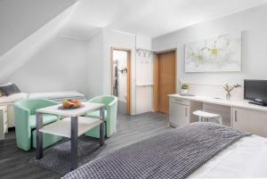 Postel nebo postele na pokoji v ubytování Hotel garni Haus am Meer