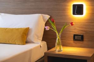 Postel nebo postele na pokoji v ubytování Hi Hotels Trento - Wellness & Spa Adults Only
