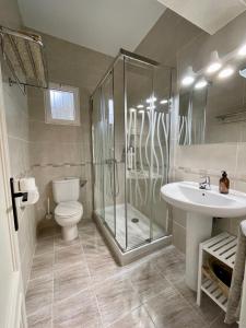 Koupelna v ubytování Apartamentos Carabela + 37 fotografií