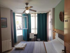 A bed or beds in a room at Habitaciones Barra89