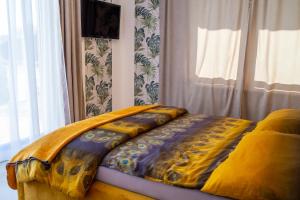 Ein Bett oder Betten in einem Zimmer der Unterkunft Darłówko Apartament Morski X
