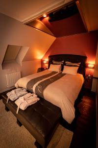 Кровать или кровати в номере Nuances d'Alcôves