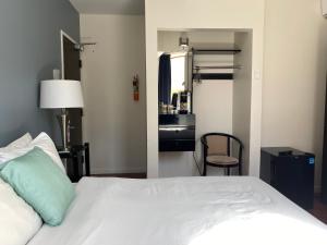 Postel nebo postele na pokoji v ubytování Hotel Belley