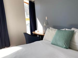 Postel nebo postele na pokoji v ubytování Hotel Belley