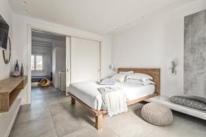 Säng eller sängar i ett rum på A Hotel Mykonos