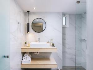 Un baño de Ermis Luxury Suites & Apartments