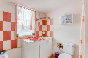 Kuchyň nebo kuchyňský kout v ubytování le relais de Sommant