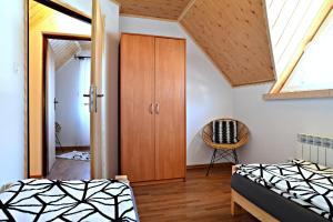 Łóżko lub łóżka w pokoju w obiekcie Drozdówka nad Soliną - Domki BOHO