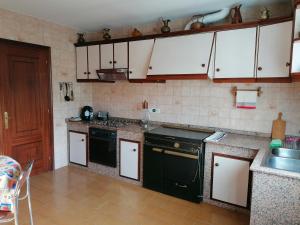 Η κουζίνα ή μικρή κουζίνα στο Alojamiento cerca de Padrón