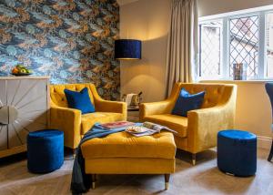 Great Fosters - Near Windsor的休息区