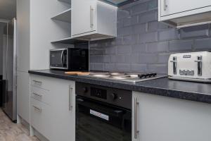 Gallery image of Shirley house 2, Self Catering Guest House, Self Check in, Smart locks, 10 min Walk to Southampton General, Aspire and Princess Anne Hospitals, Access to Fully Equipped Kitchen, Excellent Transport Links, Ideal for Longer Stays and Hospital Shifts in Southampton
