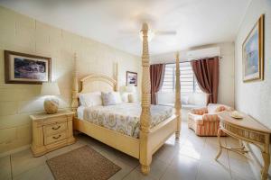 Ένα ή περισσότερα κρεβάτια σε δωμάτιο στο Banyan Beach House Villa