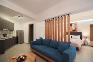Et sittehjørne på La Casa New Central Coastal Apartment & Jacuzzi