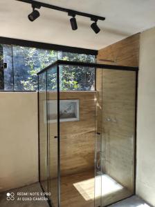 Ванна кімната в Chalé Lavanda com Hidro, Trilhas e Cachoeiras