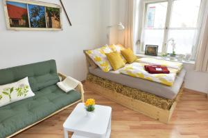 Uma área de estar em Kiez Hostel Berlin