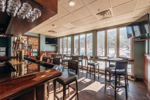 Un televizor și/sau centru de divertisment la Holiday Inn Club Vacations Mount Ascutney Resort
