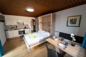 A kitchen or kitchenette at Alpin Apartments