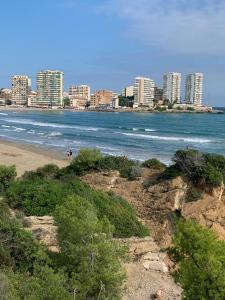 a view of a beach with buildings in the background at Apartamento en primerísima línea de playa con espectaculares vistas Netflix, Prime y Disney in Oropesa del Mar