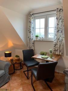 a living room with a table and chairs and a window at Frische Brise in Insel Poel