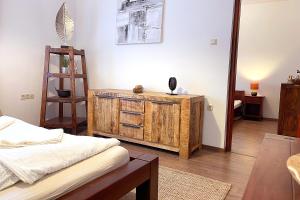 Posteľ alebo postele v izbe v ubytovaní Full 2BDR Garden House near to Downtown Metro Free Parking