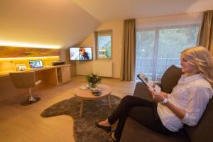 TV a/nebo společenská místnost v ubytování Hotel Krainerhütte