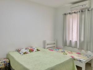 Ліжко або ліжка в номері Apartamento 100 metros da praia das Astúrias
