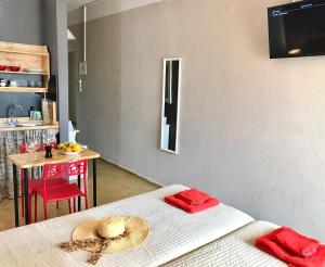 TV a/nebo společenská místnost v ubytování Eleana Apartments