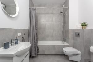 Kúpeľňa v ubytovaní Warsaw City Comfort Apartments + 21 fotografií