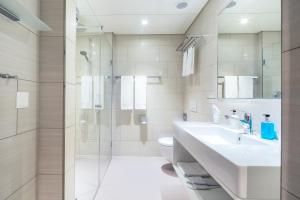 Hotel Wartmann am Bahnhof的一间浴室