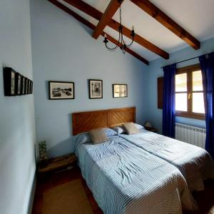 Posteľ alebo postele v izbe v ubytovaní Casa Rural Abuela Reme