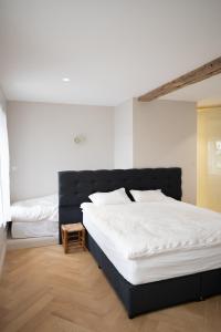 מיטה או מיטות בחדר ב-La Rose du Cèdre
