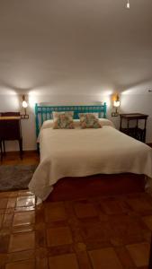 Giường trong phòng chung tại Jardines del Acebron