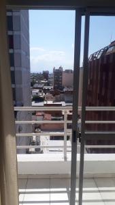 una ventana con vistas a la ciudad en Artigas en Córdoba