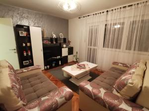 Istumisnurk majutusasutuses Apartman Caroline