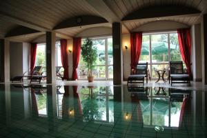 Bazén v ubytování Hotel Göller nebo v jeho okolí