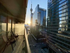 Luxurious High Floor 3BR CONDOS CN Tower,Union,TIFF/MTCC