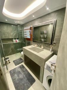 a bathroom with a sink and a shower at Evelina’s house in Neochorópoulon