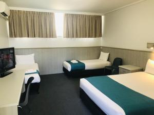 Postel nebo postele na pokoji v ubytování Comfort Inn Glenelg
