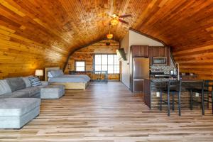 Kuchyň nebo kuchyňský kout v ubytování Seneca Lake Getaway