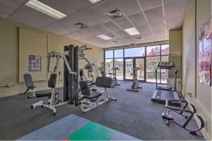 Spordikeskus ja/või sportimisvõimalused majutusasutuses Spring Special! Renovated Resort Condo - on the Beach!