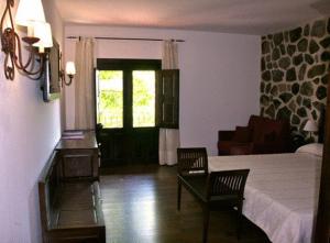 Postel nebo postele na pokoji v ubytování Hotel Spa Villa de Mogarraz