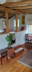 Posezení v ubytování El Chalet de El Refugio de la Loma