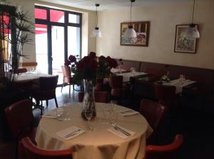 Galeriebild der Unterkunft Hôtel La Gibecière in Lohéac