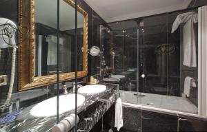 Um banheiro em Hotel Alameda Palace